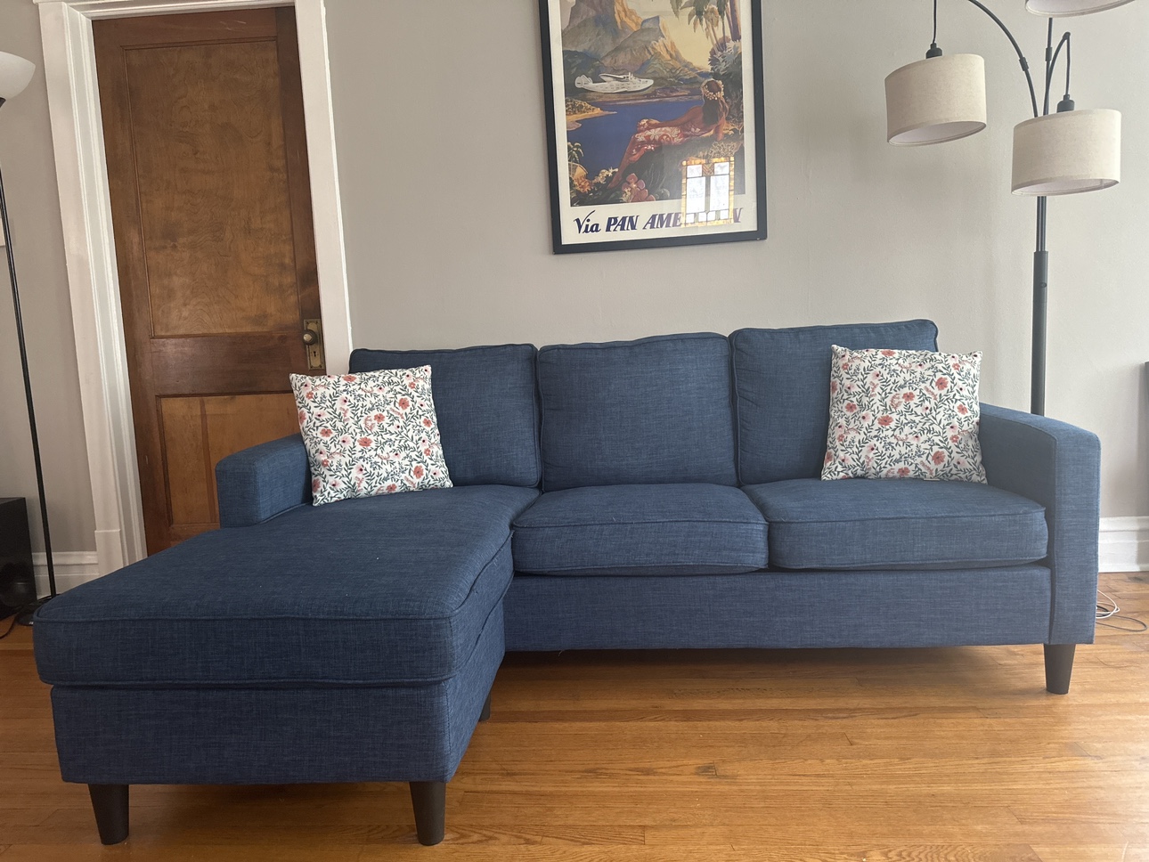 Small Blue Sectional w/pillows