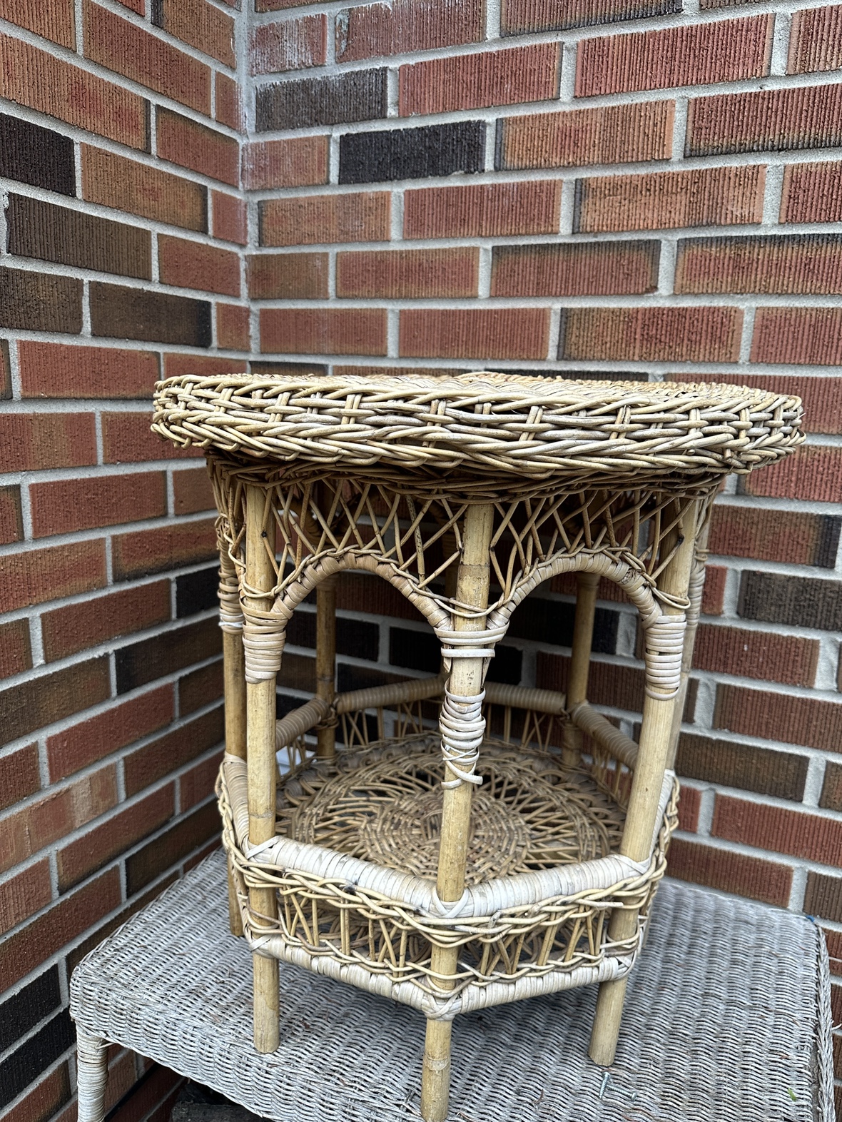 Table in good condition image indicator(2)