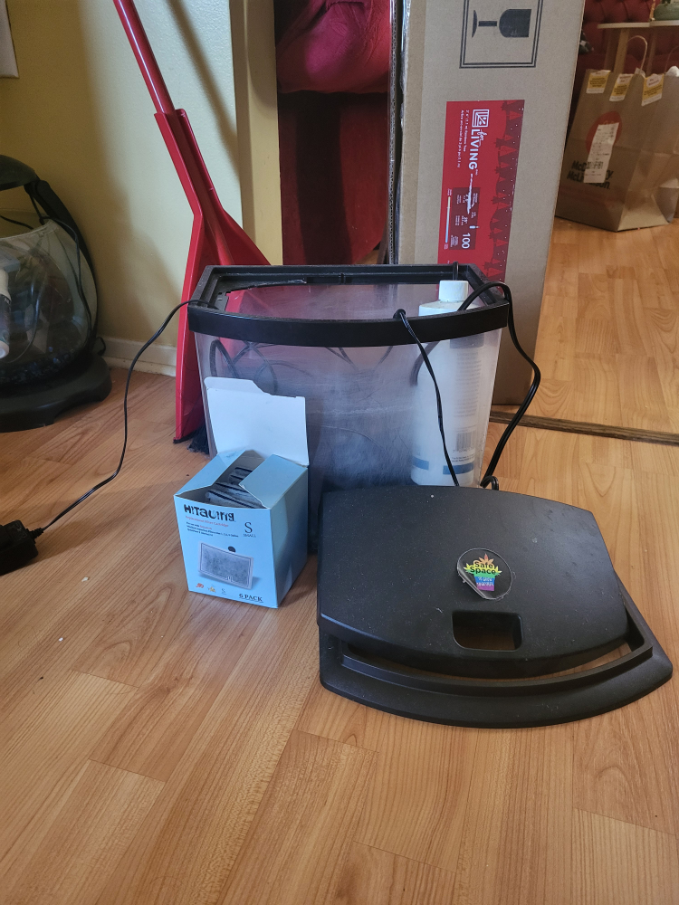 Bowed front fish tank