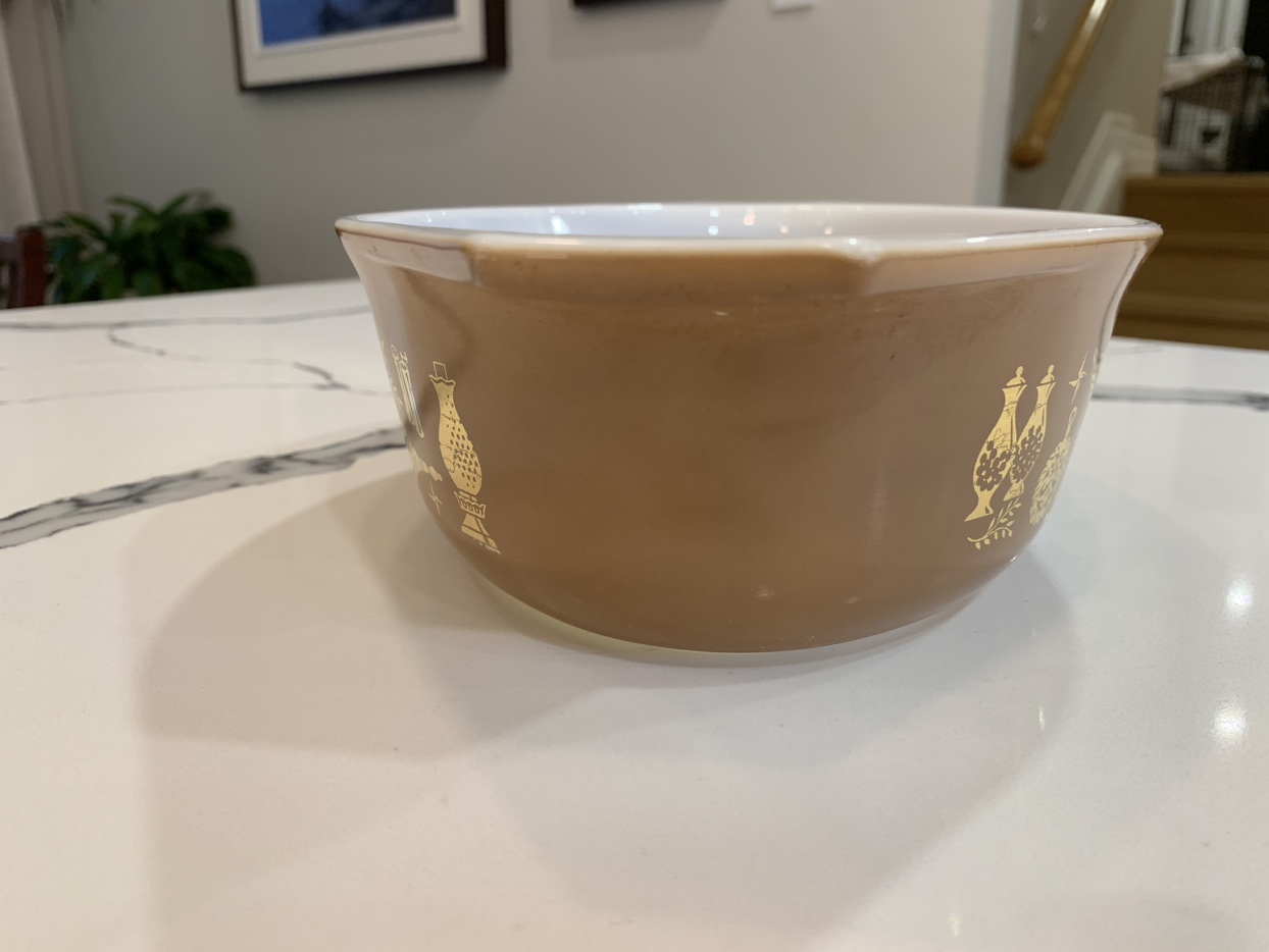 Pyrex Americana 1 & 1/2 Quart Cinderella Casserole image indicator(8)