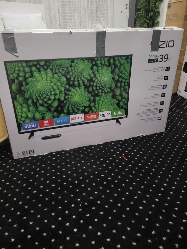 Vizio 39 inch smart TV - photo 2