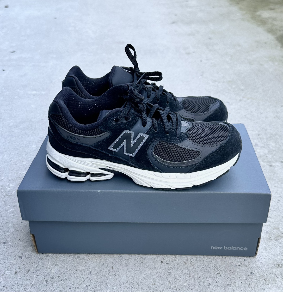 New Balance 2002 R Black thumbnail