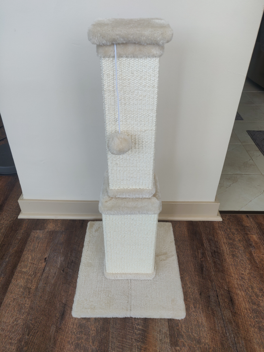 32 inch Cat Scratching Post barely used