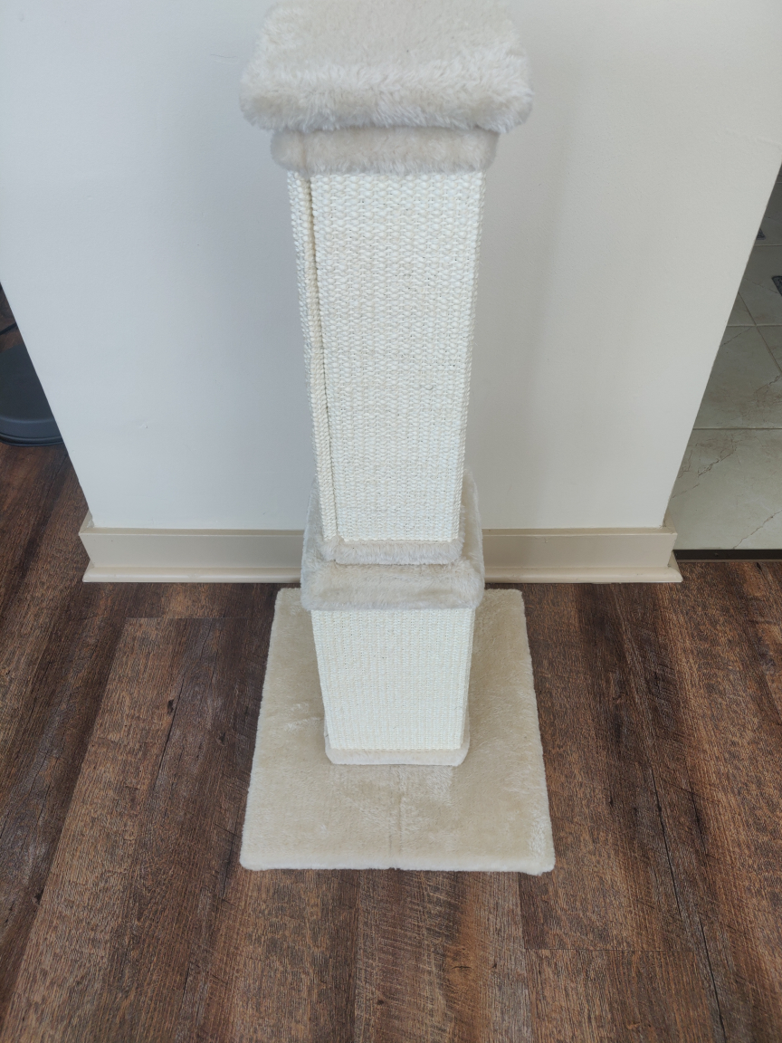 32 inch Cat Scratching Post barely used - photo 3
