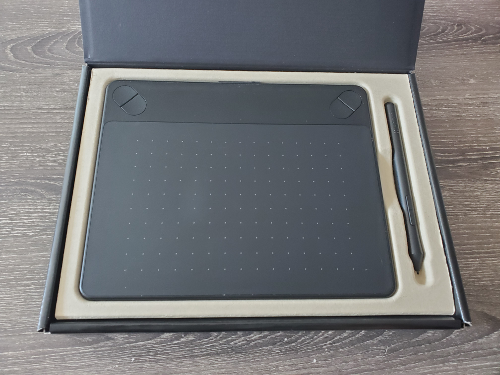 Wacom Intuos Pen & Touch Tablet image indicator(2)