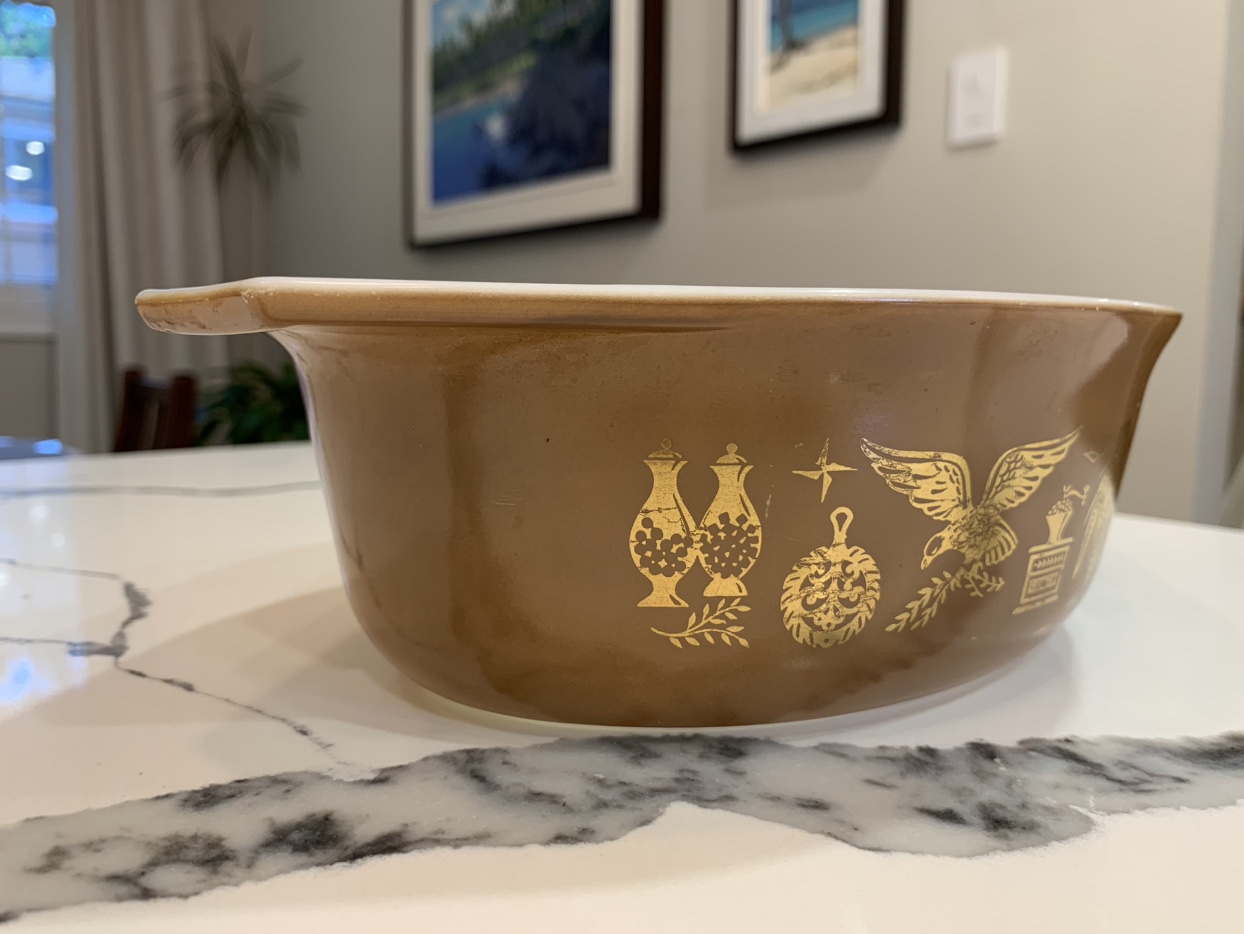 Pyrex Americana 1 & 1/2 Quart Cinderella Casserole image indicator(5)