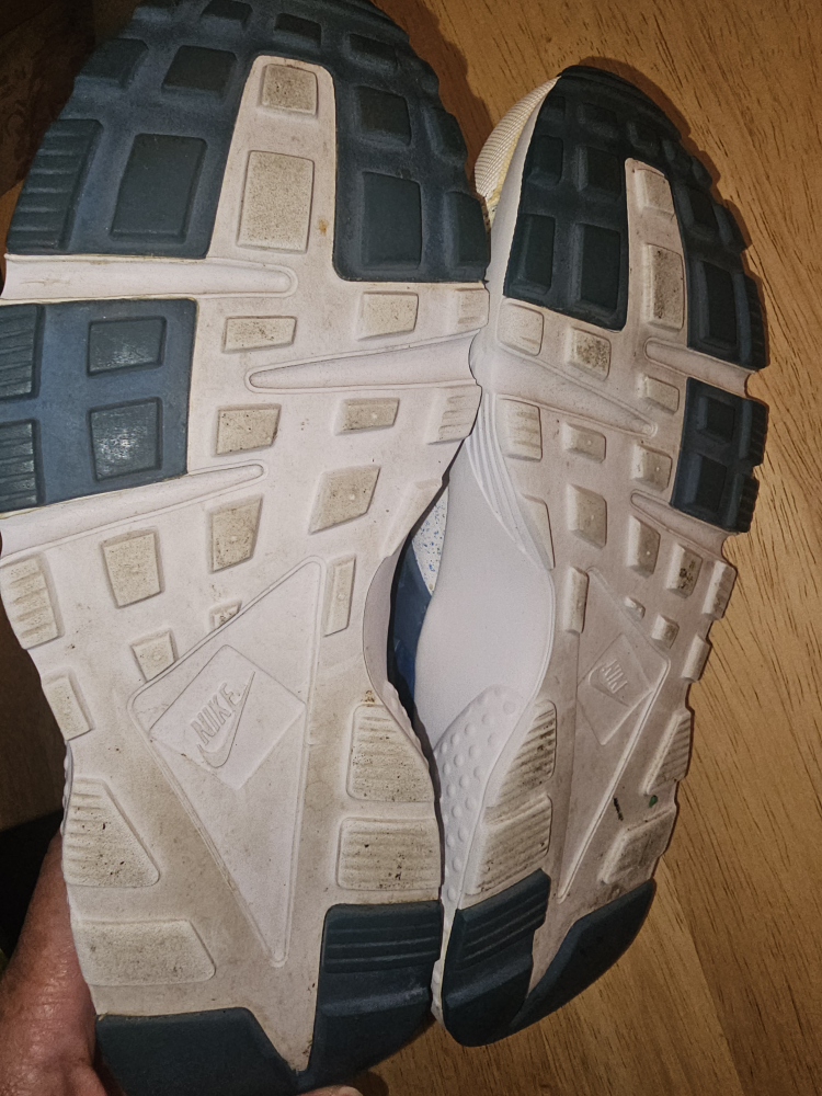 NIKE HUARACHE SNEAKERS Size 6.5 Youth image indicator(5)