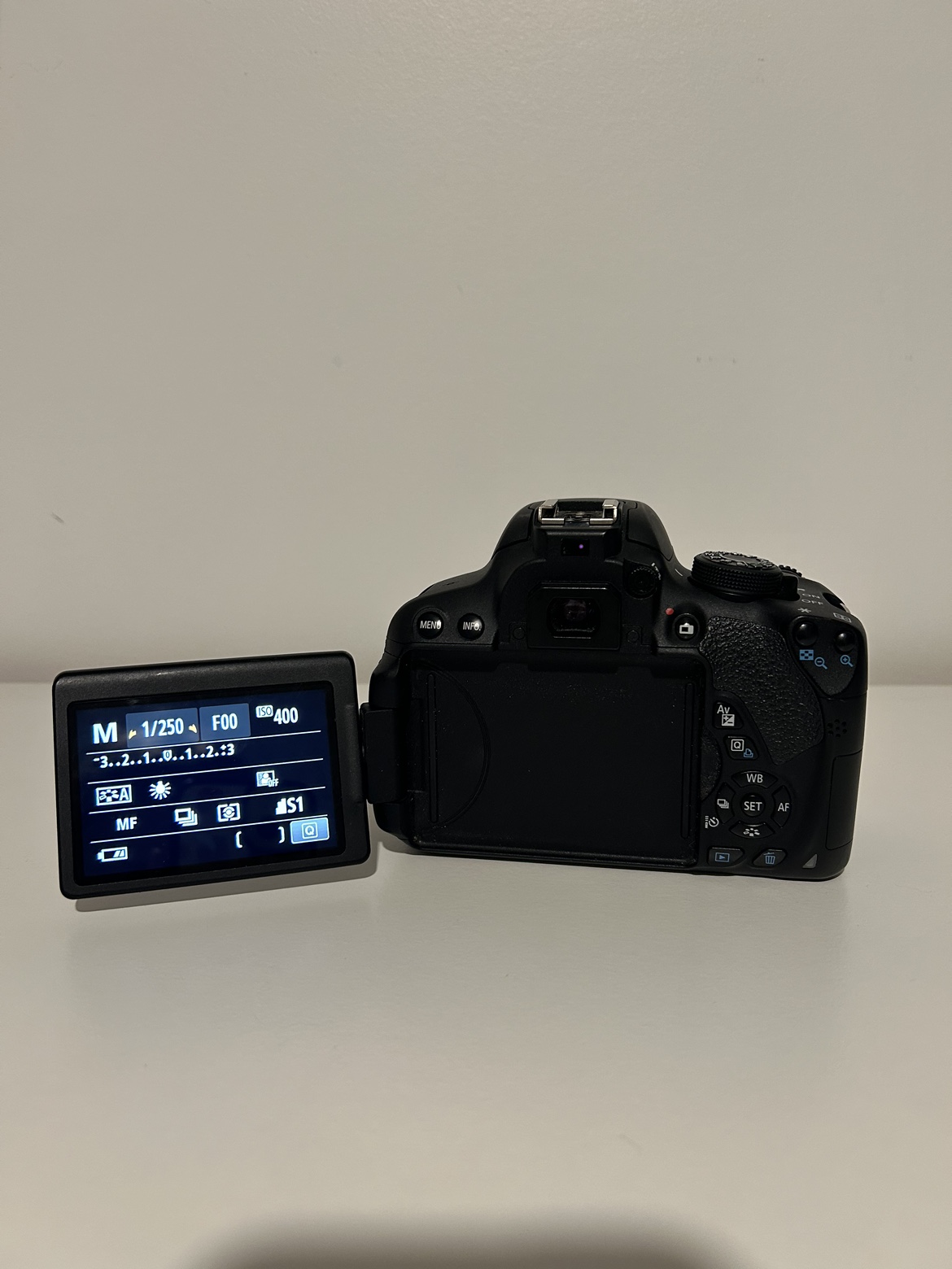 Canon T5i camera - photo 3