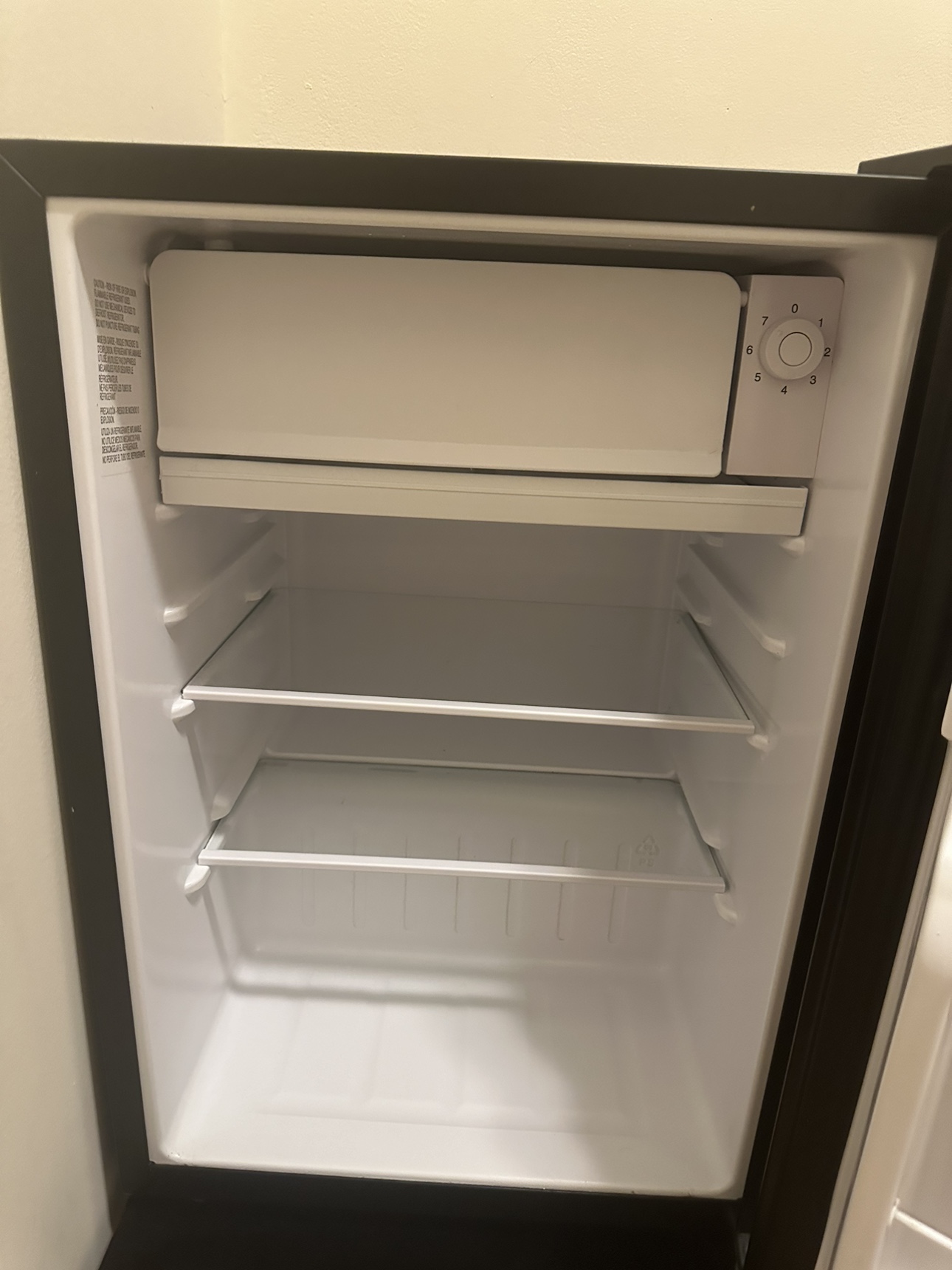 BLACK+DECKER Compact Refrigerator, Black - photo 3