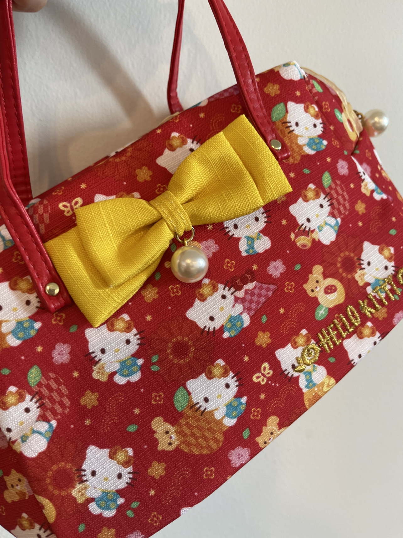 Brand New Hello Kitty Handbag with strap image indicator(4)