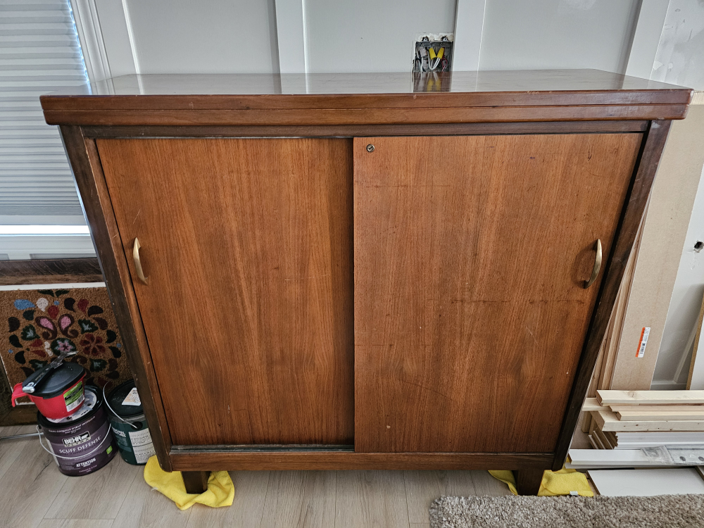wood cabinet w sliding doors