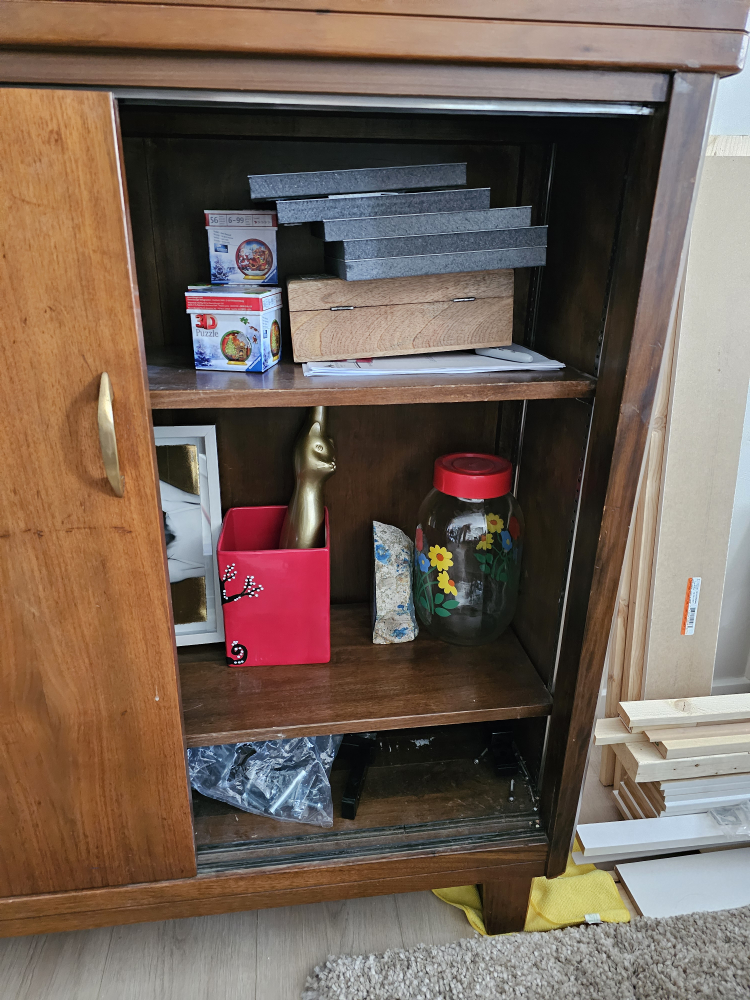 wood cabinet w sliding doors - photo 2