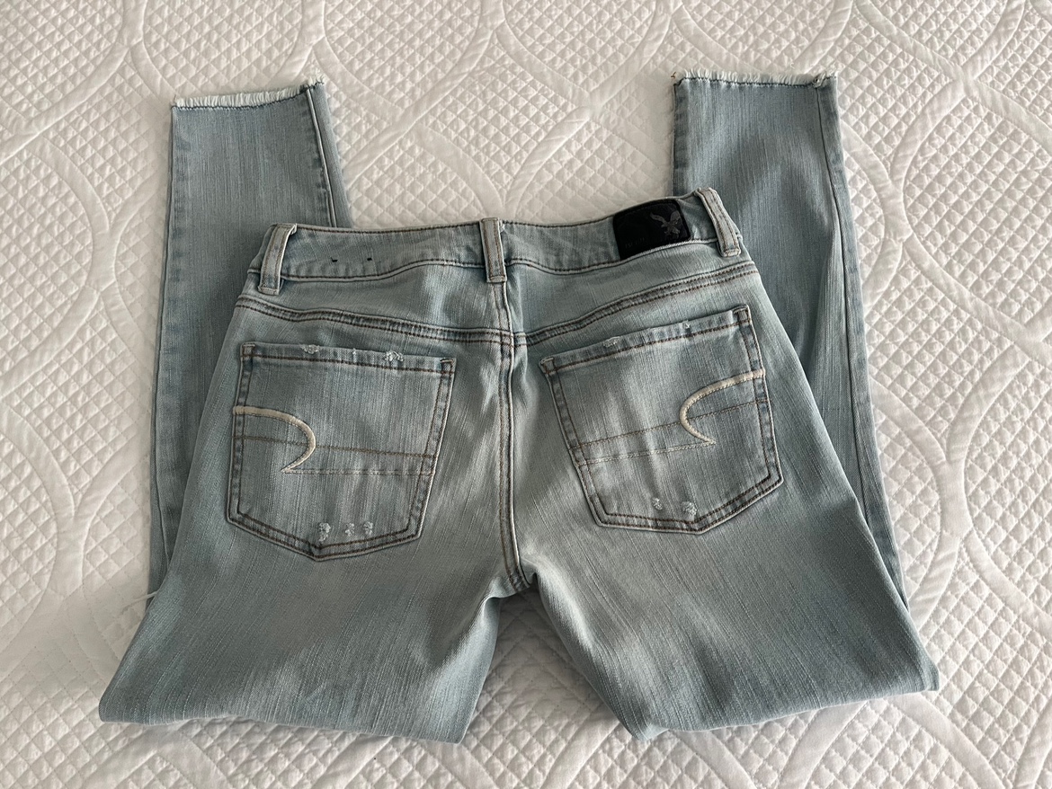 American Eagle Super Stretch Ripped Jeans image indicator(4)
