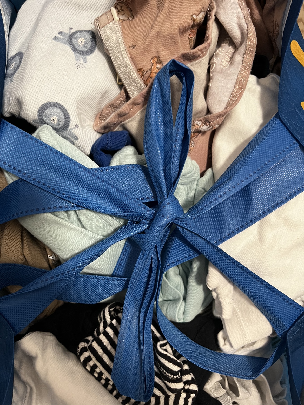Bag of baby clothes 0-6 months