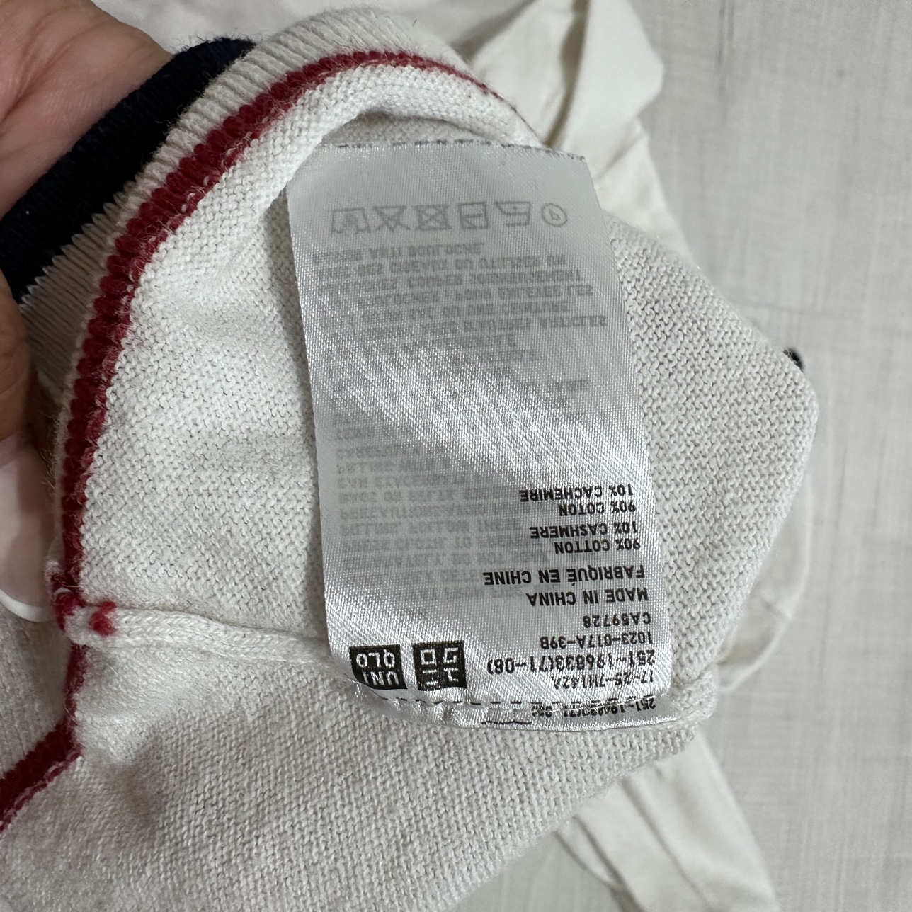 Uniqlo v-neck longsleeve top image indicator(5)