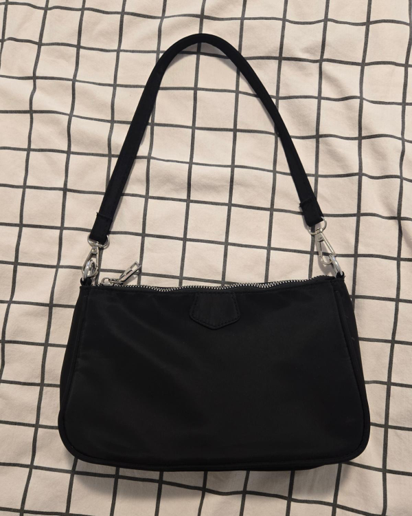 Black purse image indicator(2)