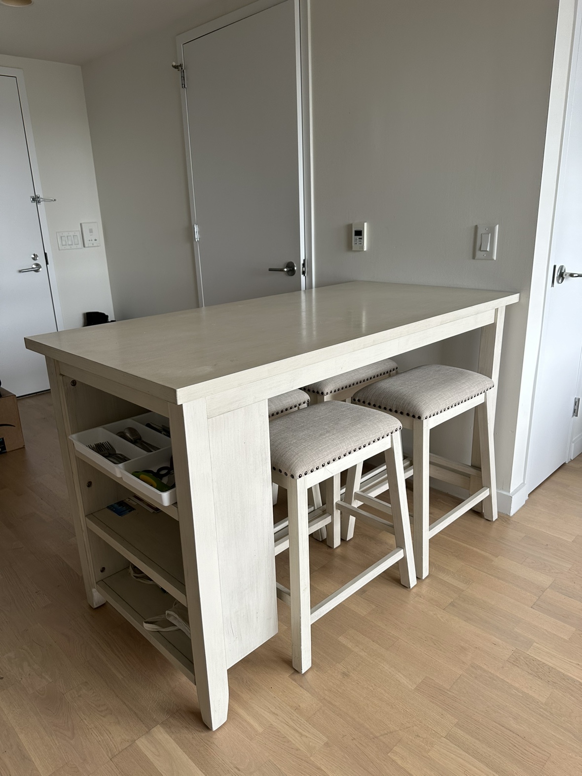 White Kitchen Island With 4 Stools