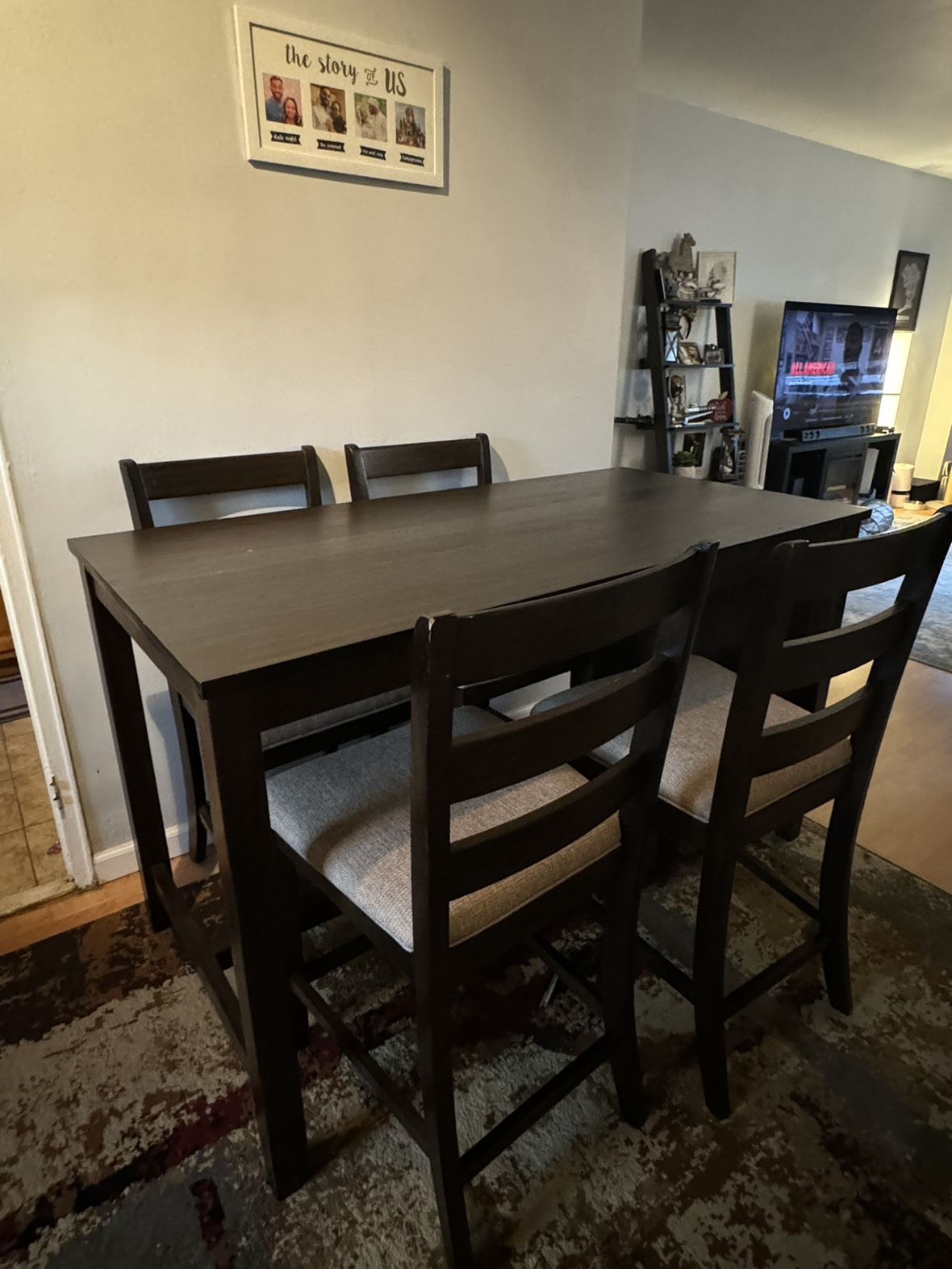 Counter Height Dining Table and 4 barstools