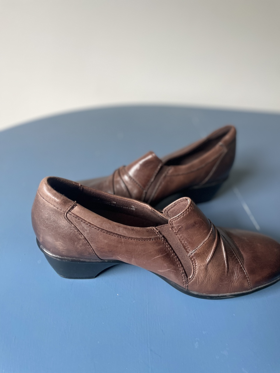 Size 10 Clarks Bendables Brown Leather Shoes image indicator(4)