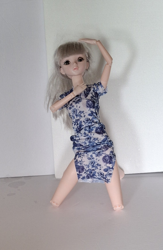 2 Tall 27" moving arms Barbie Dolls image indicator(5)