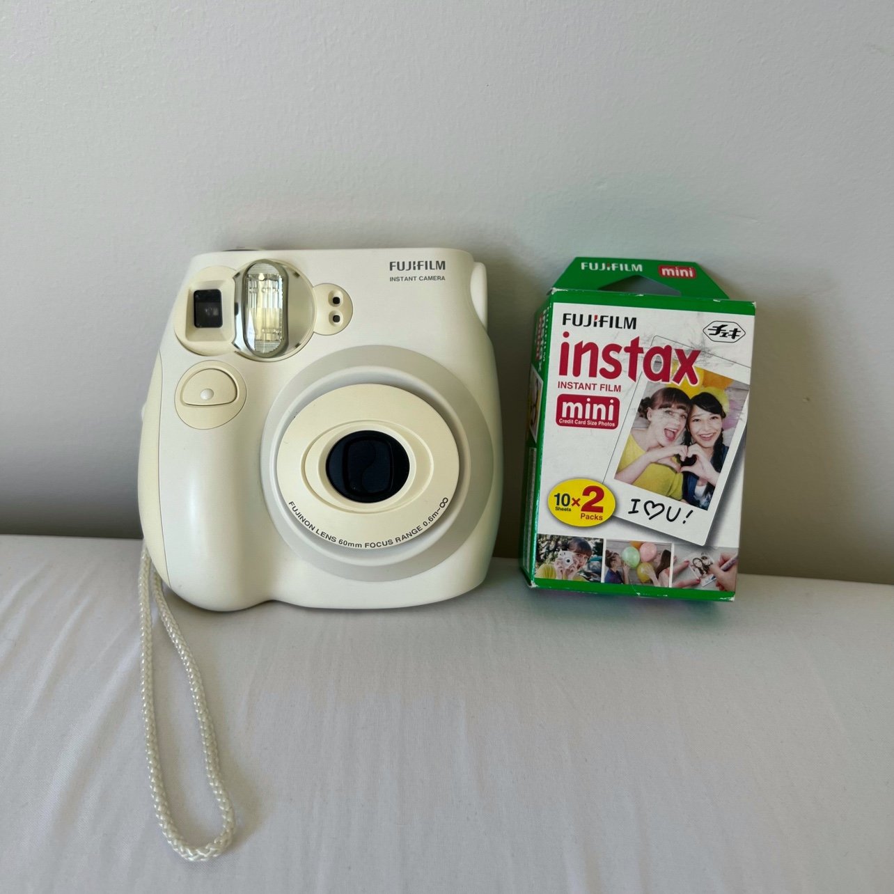 Fujifilm Instax Mini 7s Instant Polaroid Camera White with Film