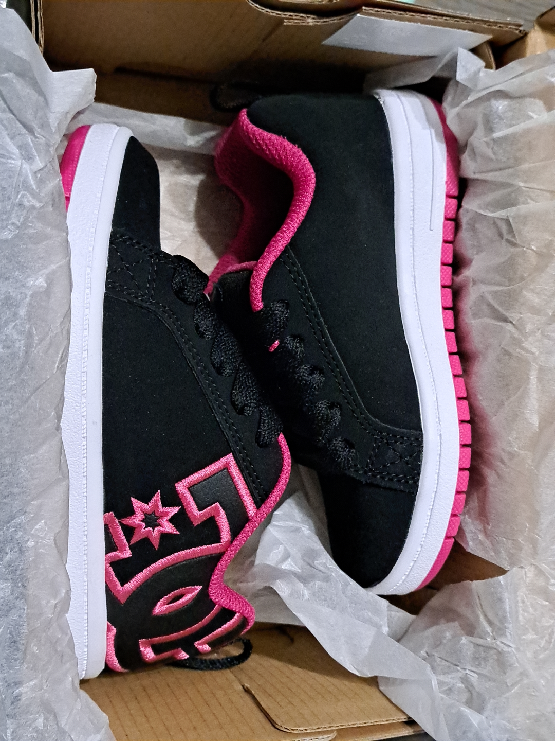 DC Shoes - Girl's Black & Pink DC Sneakers Sz11 Toddler - photo 2