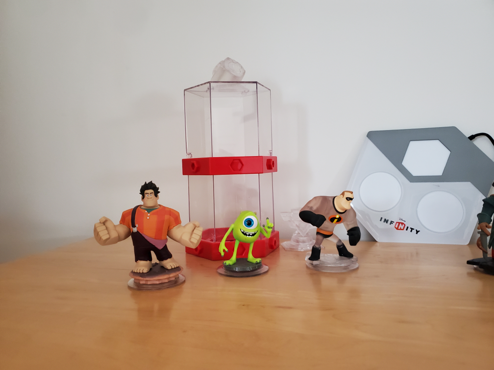 Disney Infinity Portal, Figures and Display Cases image indicator(2)