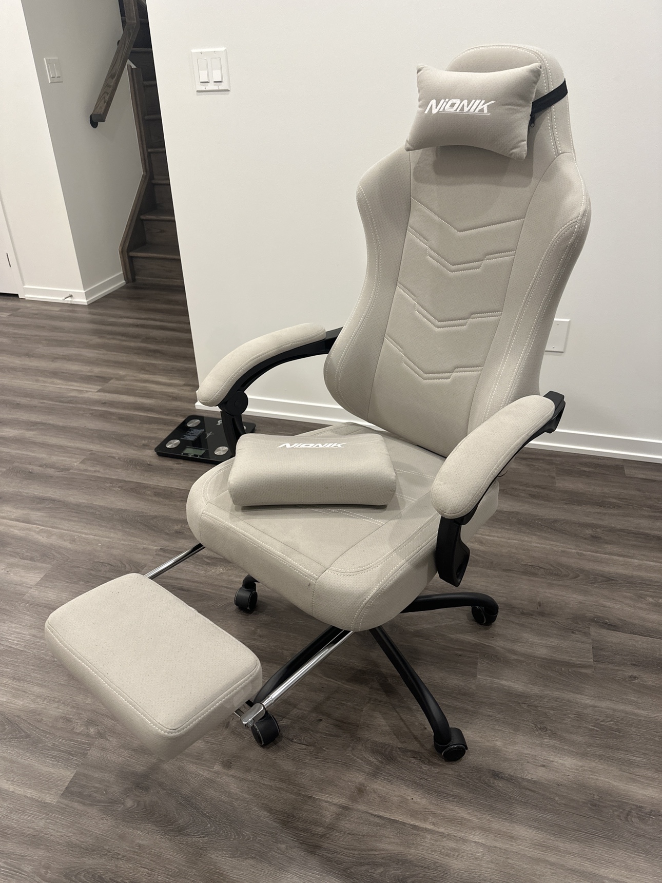 Gamer chair thumbnail