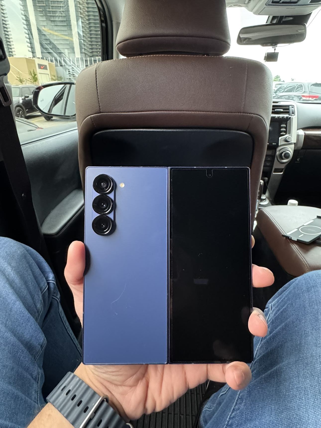 Samsung Galaxy Fold 6 thumbnail
