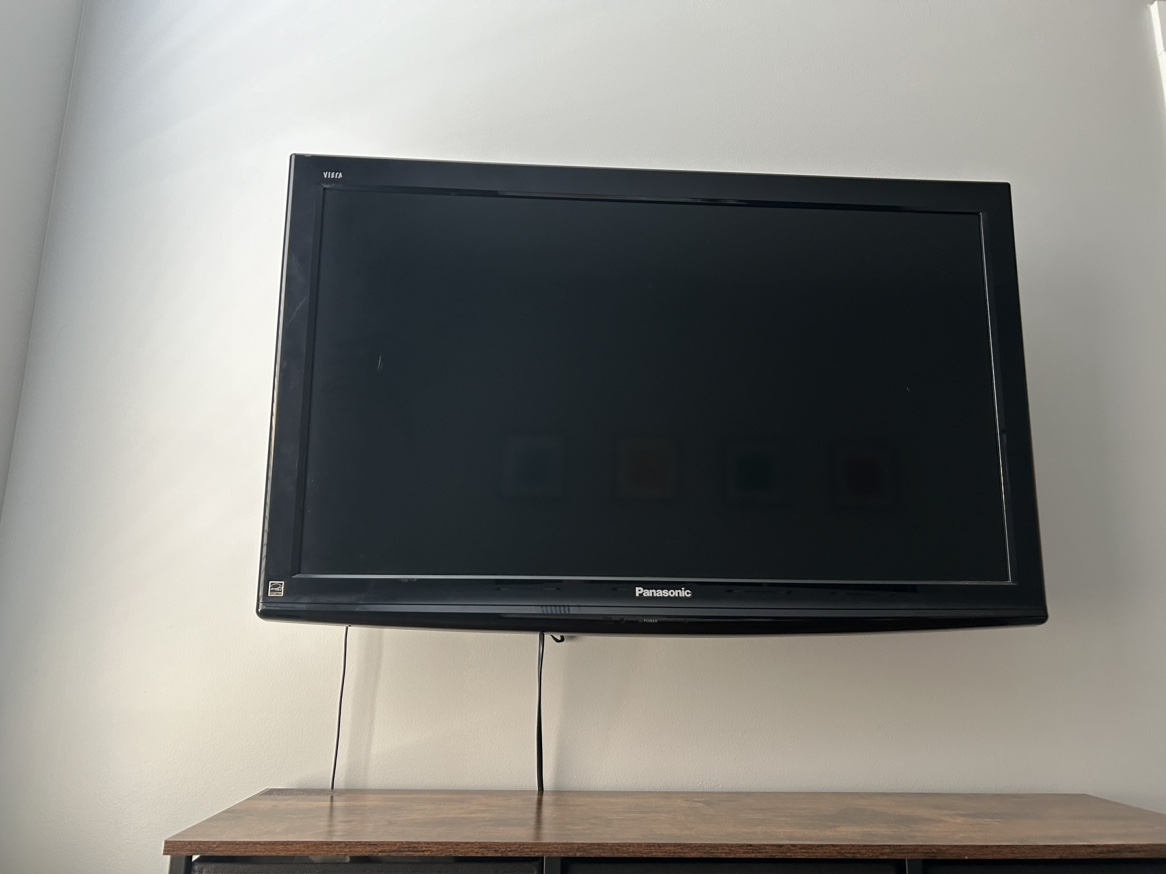 Panasonic Viera 36 Inch TV With Wall Mount