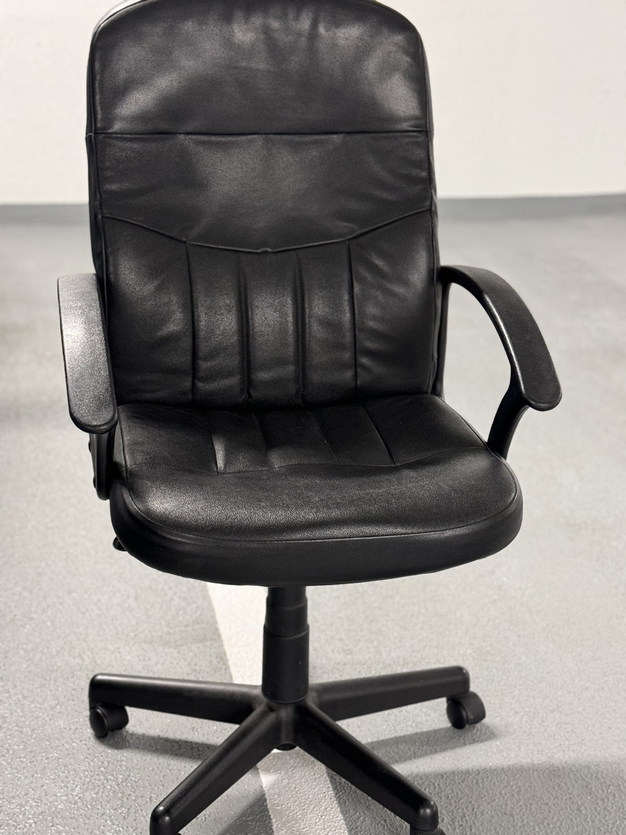 Office chair near perfect condition thumbnail