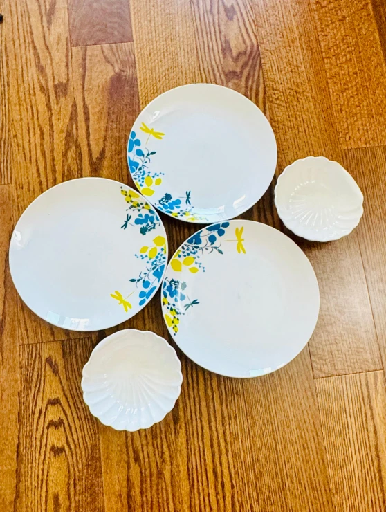 Dinner Plates with Serving Dishes