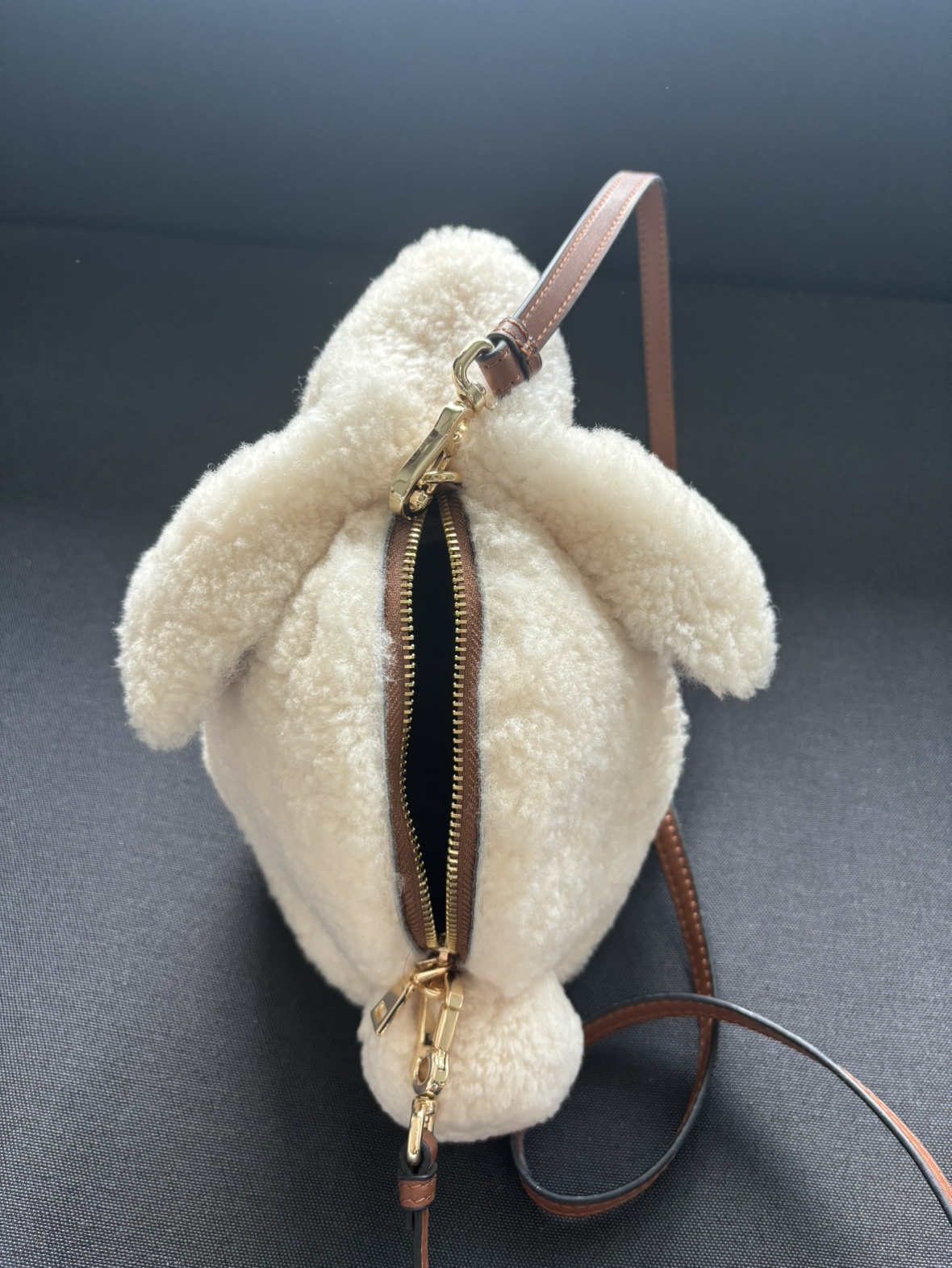 Furry Bunny Crossbody Bag image indicator(4)