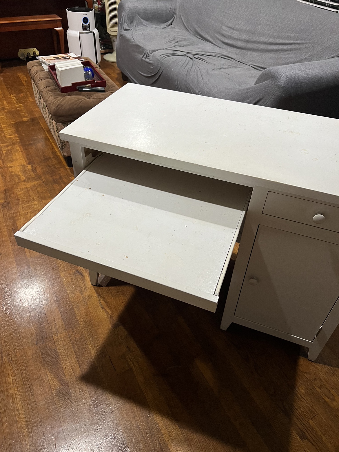 White wooden writing desk - photo 4