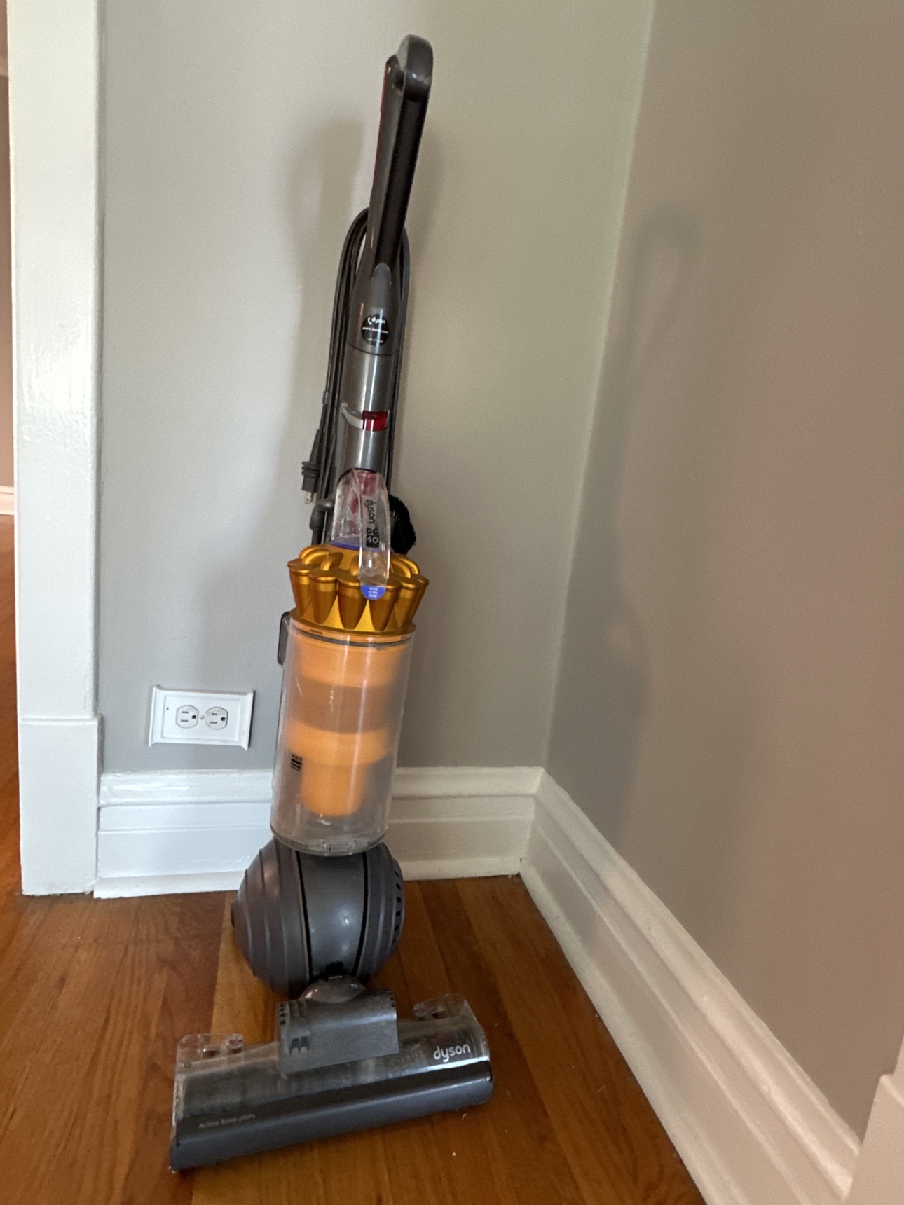 ❗️MOVING SALE ❗️Dyson DC40 Upright Vacuum thumbnail
