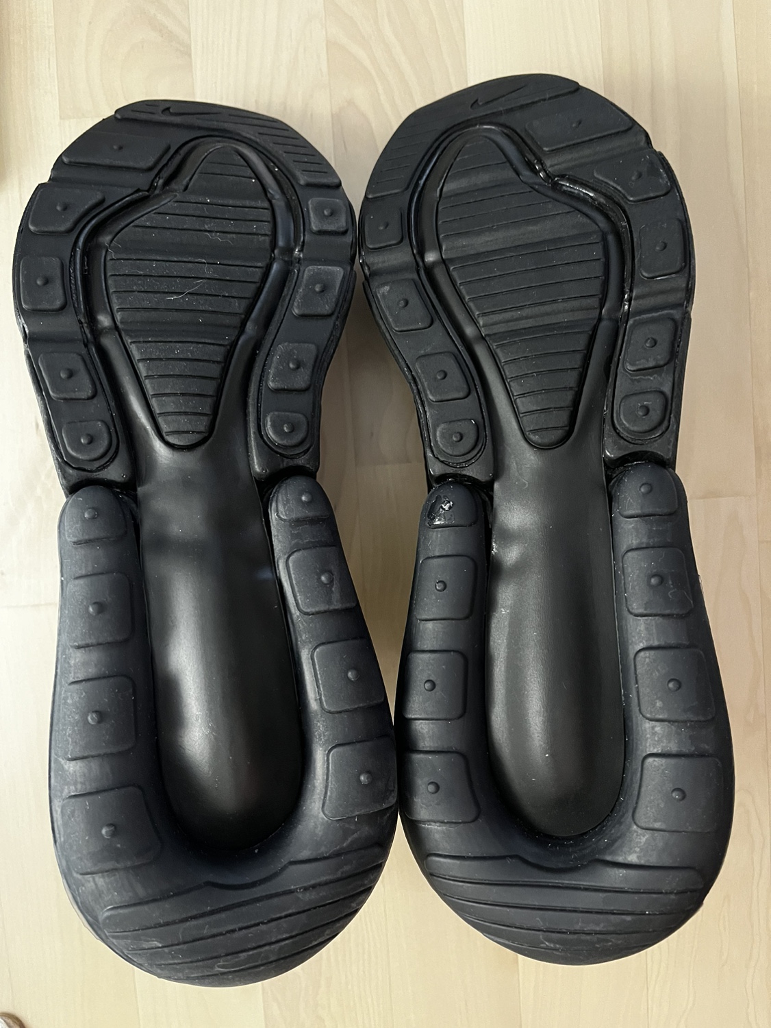 New Nike Air Max 720 || Size 10 image indicator(3)