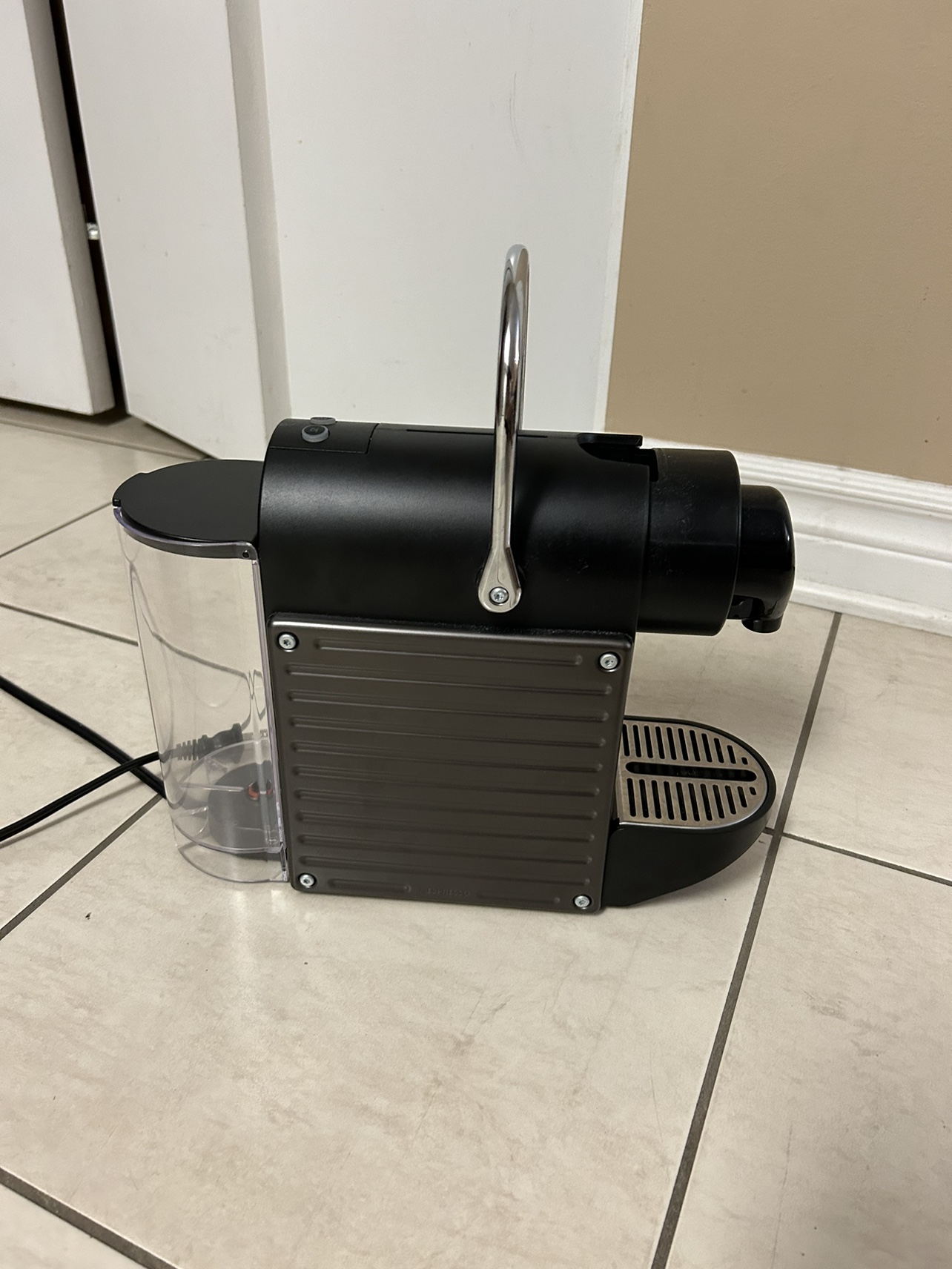 Nespresso Pixie Espresso Machine by Breville thumbnail