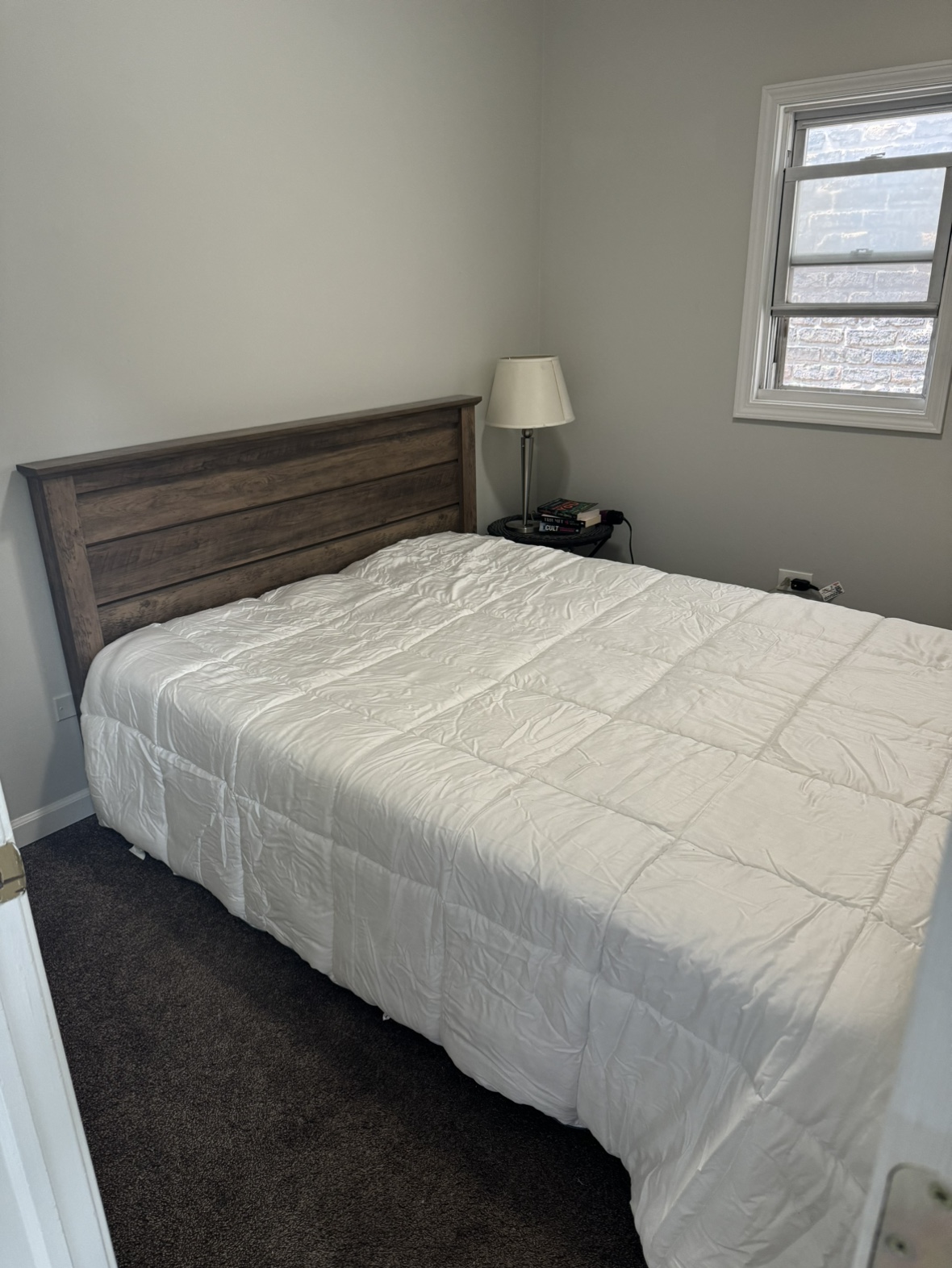 Queen size bed with mattress - photo 3