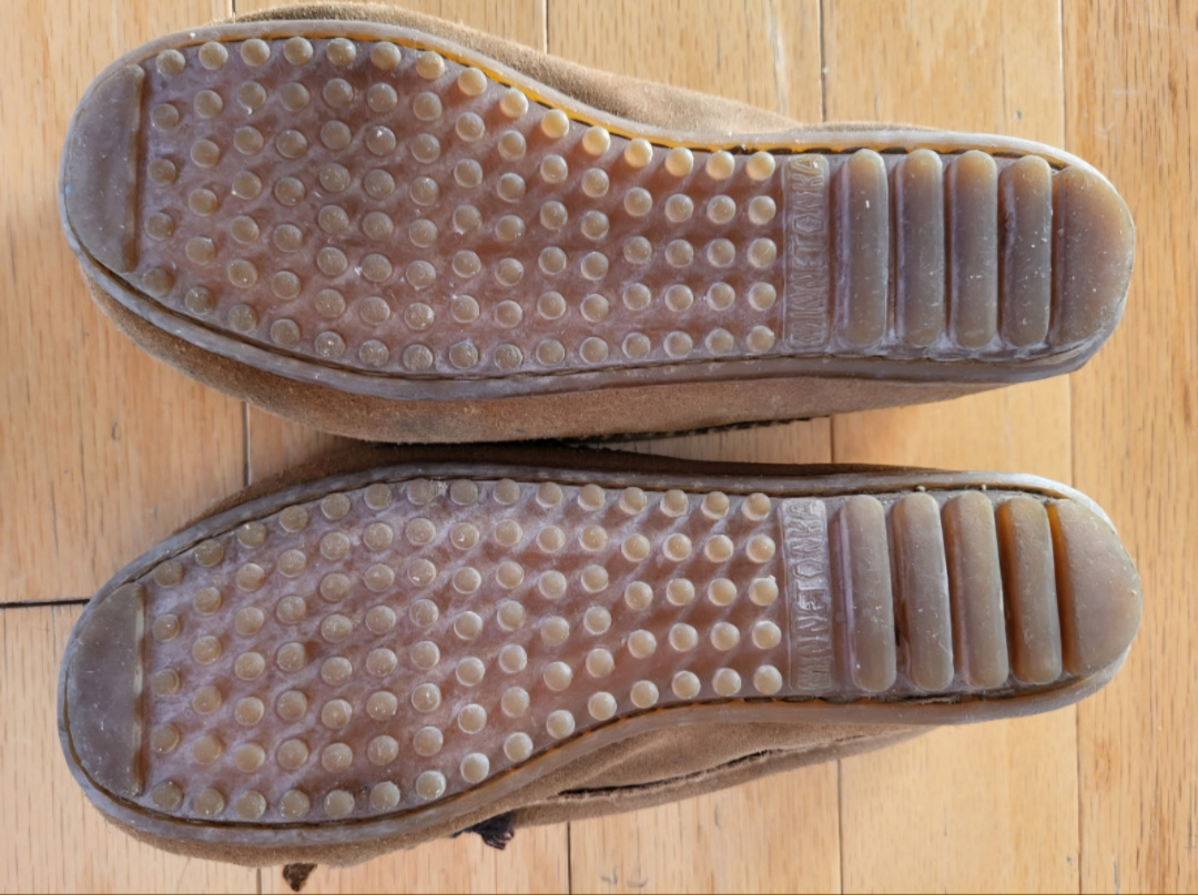 ❣️ New Minnetonka Womens Suede Loafers Khaki Brown  -  Size 6 image indicator(6)