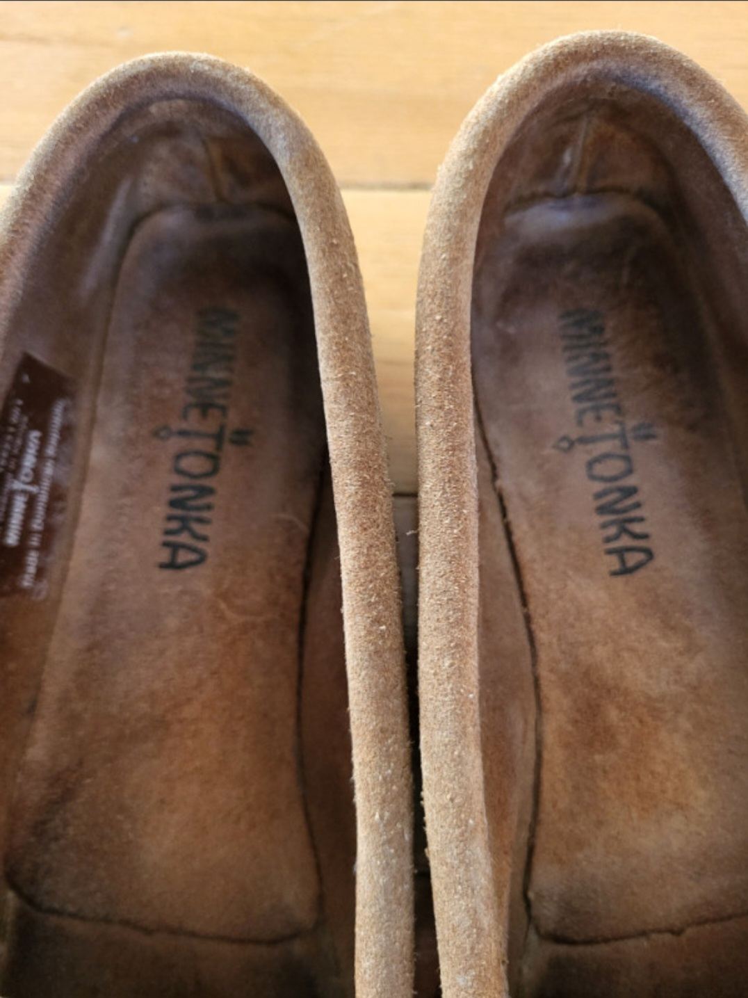 ❣️ New Minnetonka Womens Suede Loafers Khaki Brown  -  Size 6 image indicator(8)