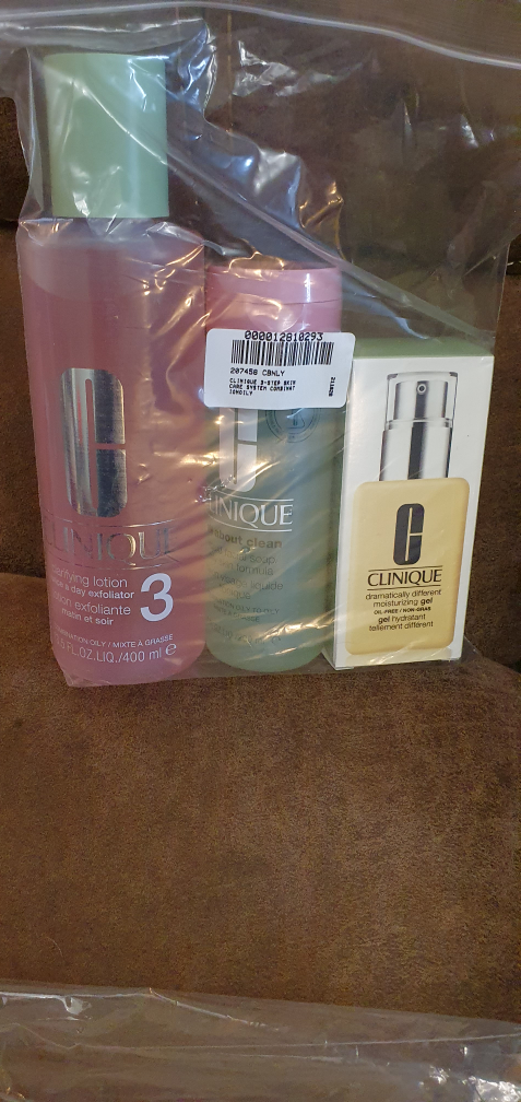 Clinique 3-Piece Skincare Set - photo 2