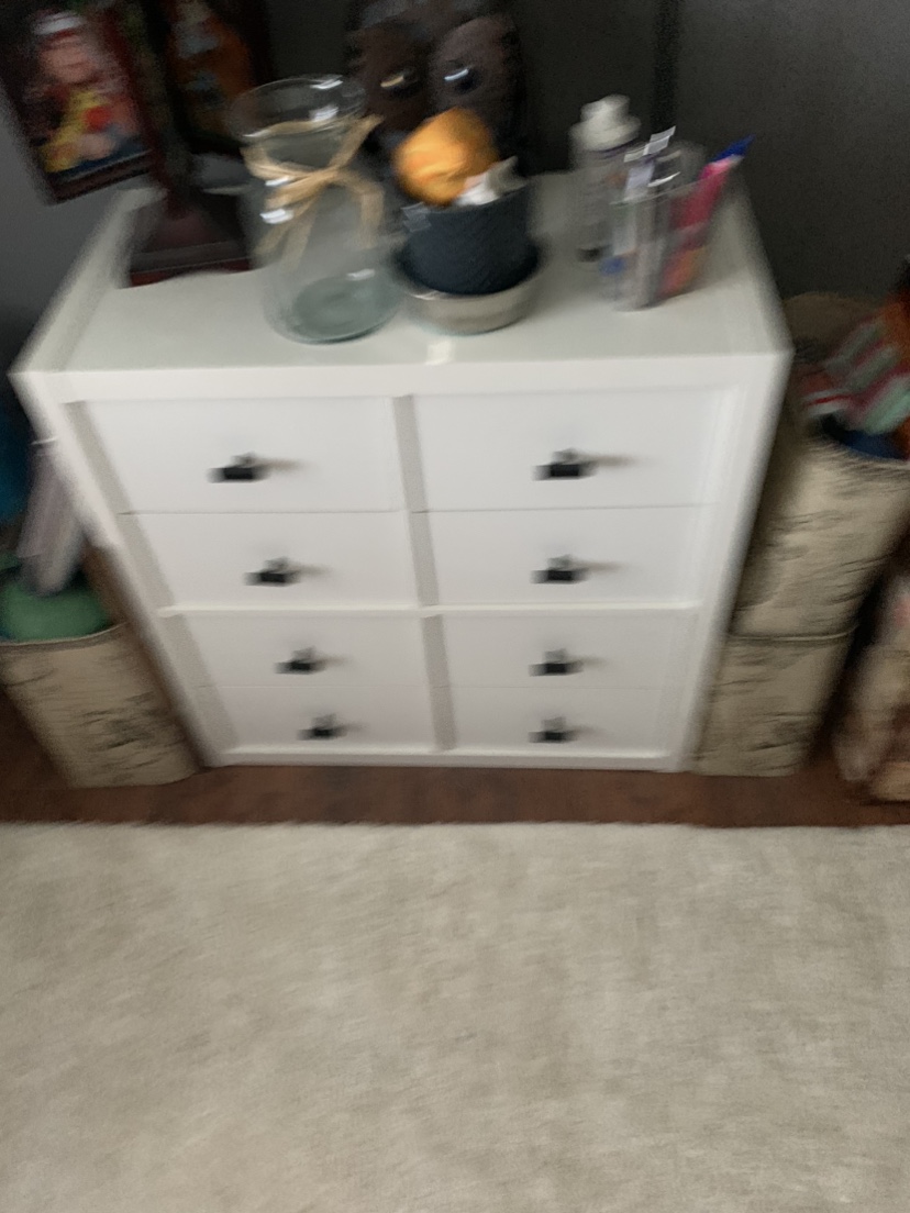 Dresser (2)