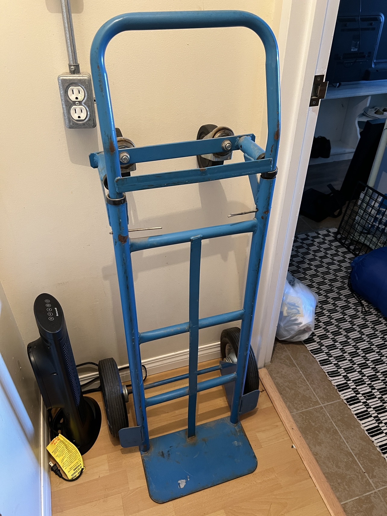 Moving dolly