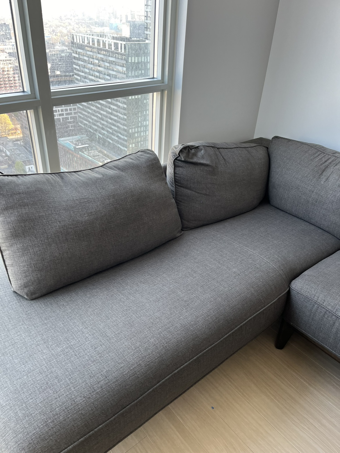 Sectional Sofa (The Brick Gena) - negotiable! Moving sale! - photo 3