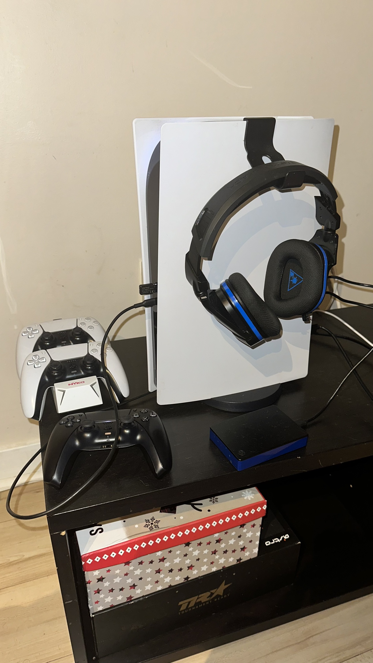 PlayStation 5 Console with Accessories - photo 2