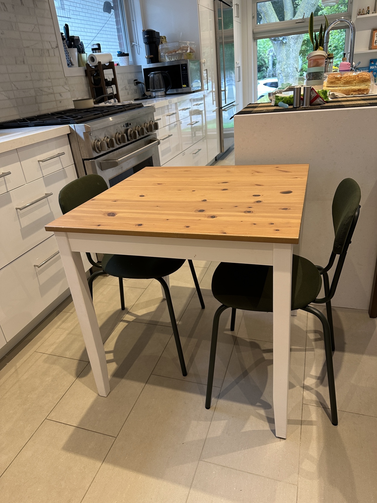 Solid wood sturdy table