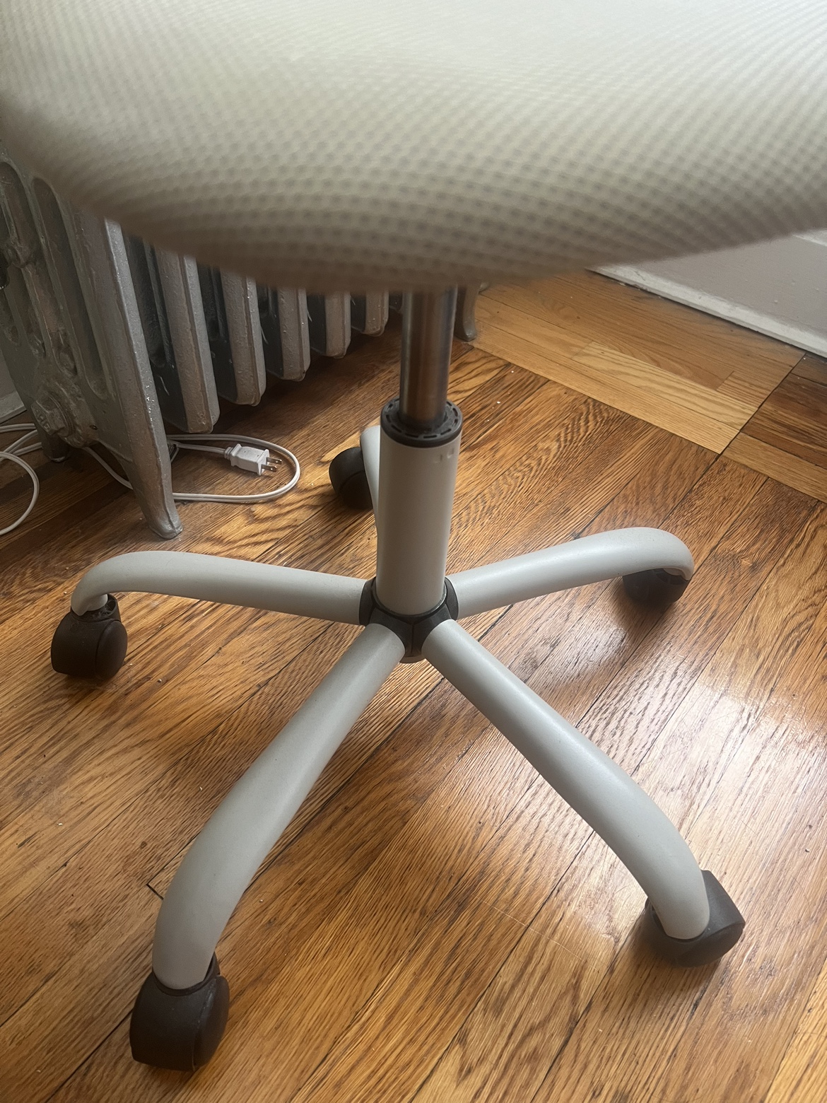 Gray Mesh Office Chair - photo 3