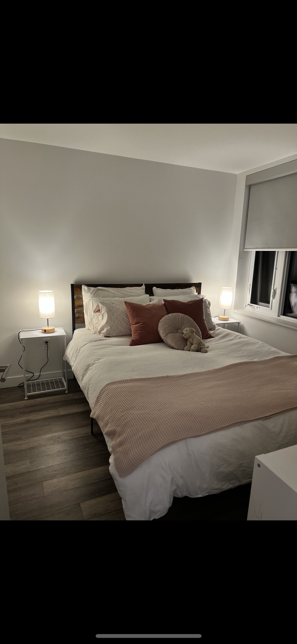 2 nightstands / side tables
