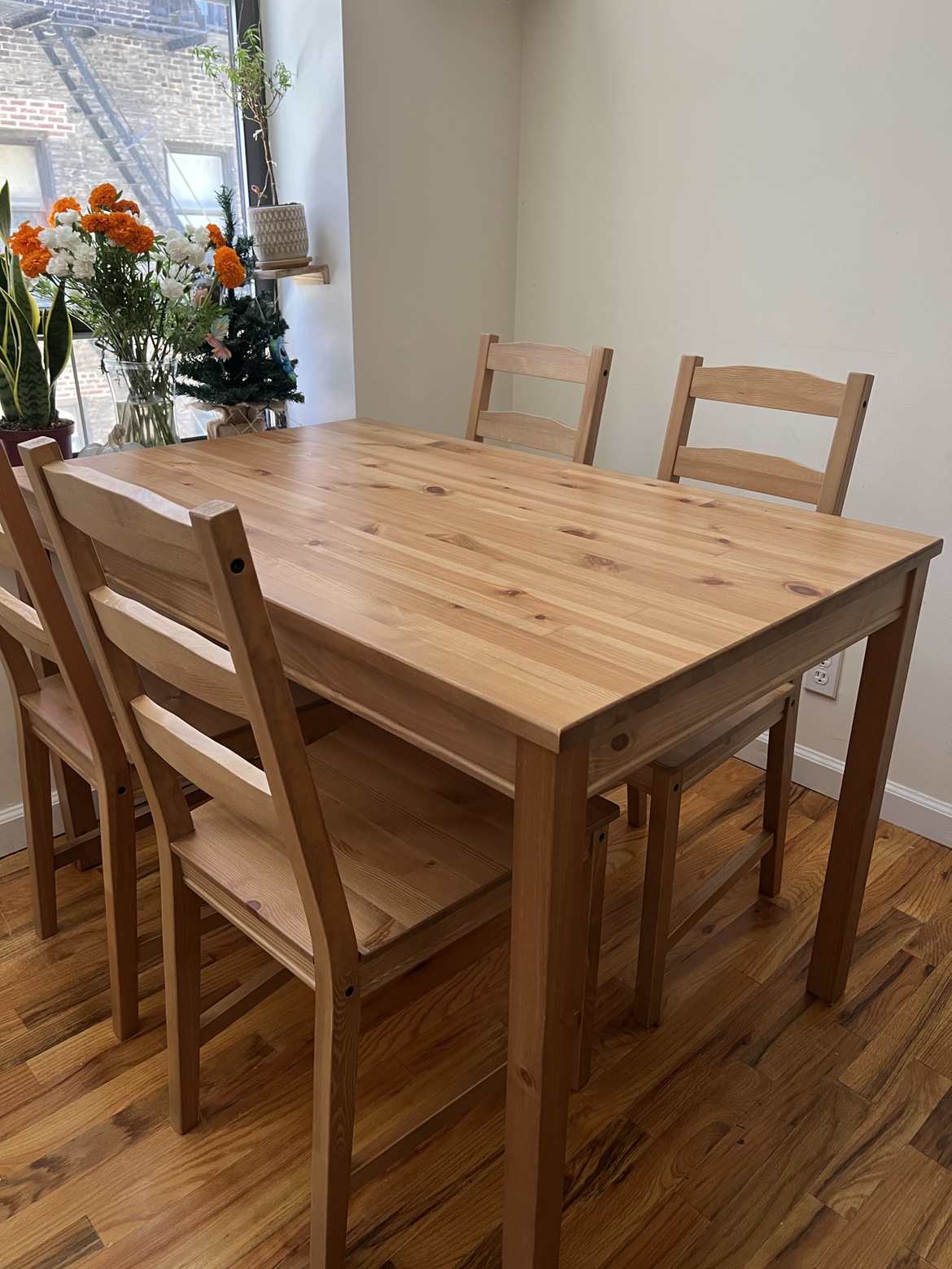 MOVING SALE Upper East Side - Dining table with 4 chairs - photo 3