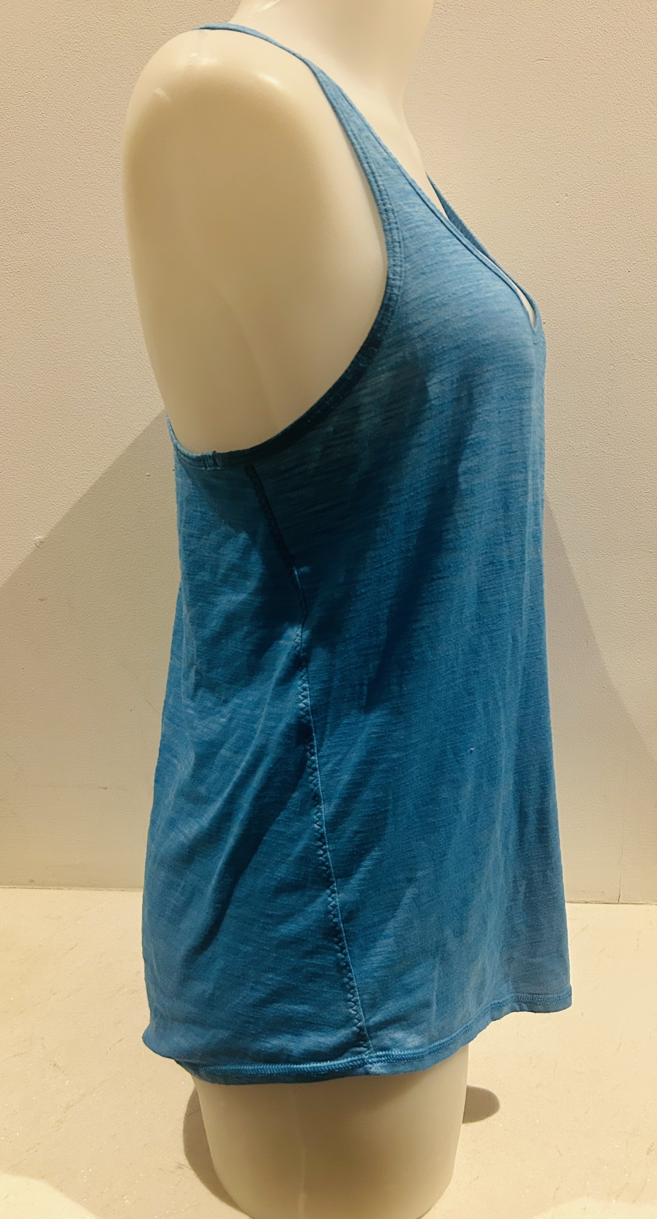 Beautiful blue LULULEMON tank top image indicator(3)